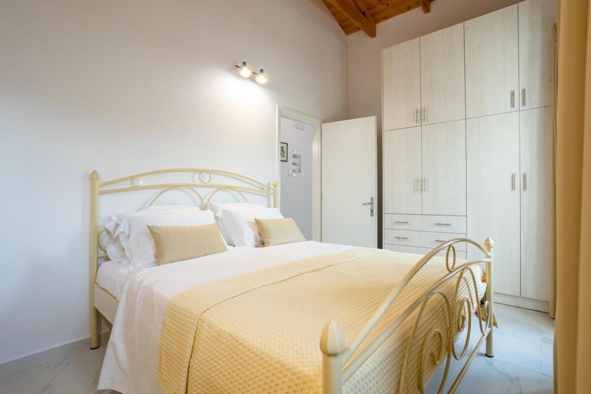 Mani Stone Built Home A Breath Away To The Sea Stoupa Exterior photo